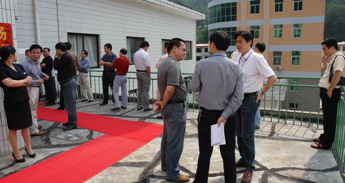 參會人員茶歇期間切磋經驗