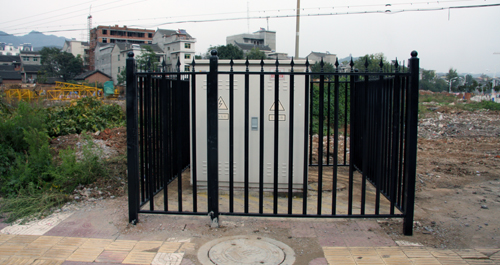 城區西郊電力設施加裝外圍護欄 以防造成不安全事故