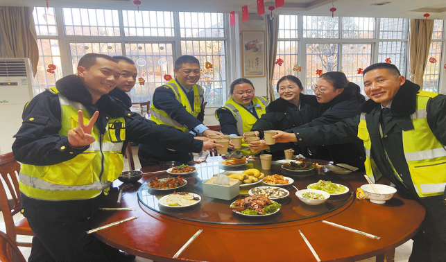 用堅守護(hù)航群眾回家之路