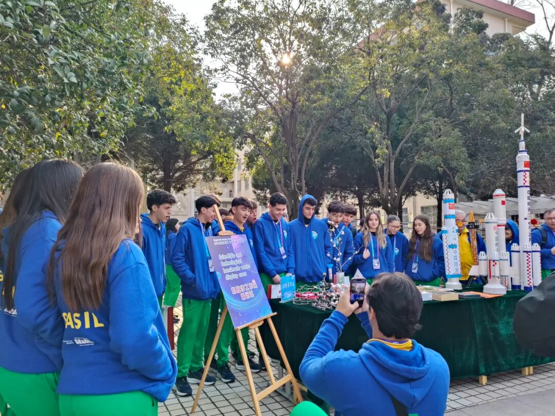 從賽場切磋到文化共賞，U15排球健兒走進商洛校園→