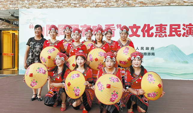 一名黨員和一個鄉村藝術團