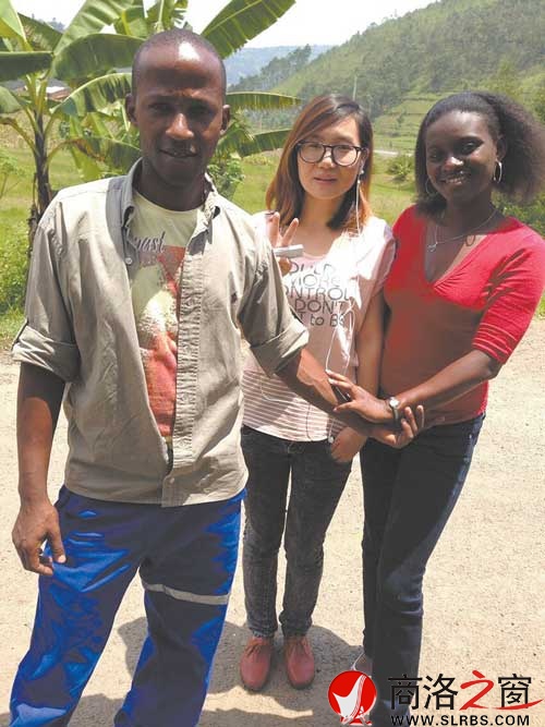 李靜和盧旺達的同事合影