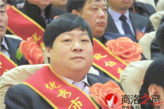 在日前召開的市政協會上,沈傳奇被評為優秀政協委員。