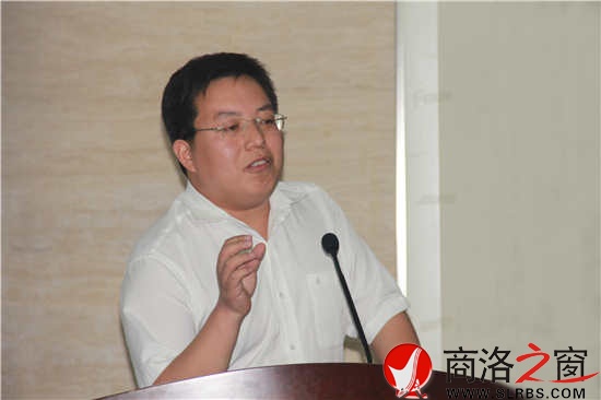 陜西省大學生創業協會副會長 商洛市青年創業協會會長 商洛響當當文化傳媒有限公司總經理黃鵬宣講他的創業故事和創業心得