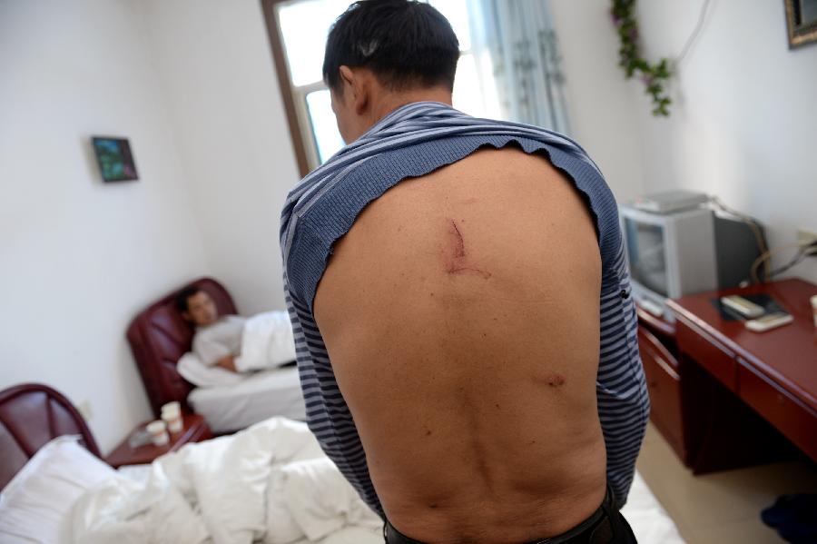 (山陽山體滑坡·新華直擊)陜西省山陽縣發(fā)生山體滑坡時10人逃生 另有4人獲救