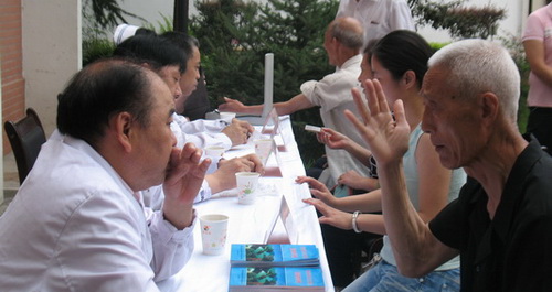 市林業(yè)局開(kāi)展健康知識(shí)進(jìn)機(jī)關(guān)