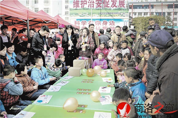 團組織開展關愛農村留守兒童活動