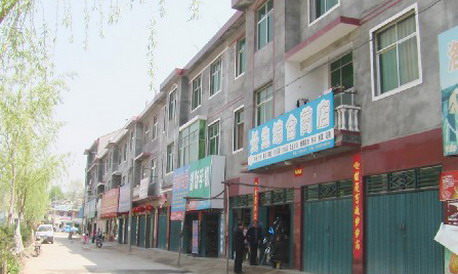 改善群眾生產生活環境，提升小城鎮建設水平