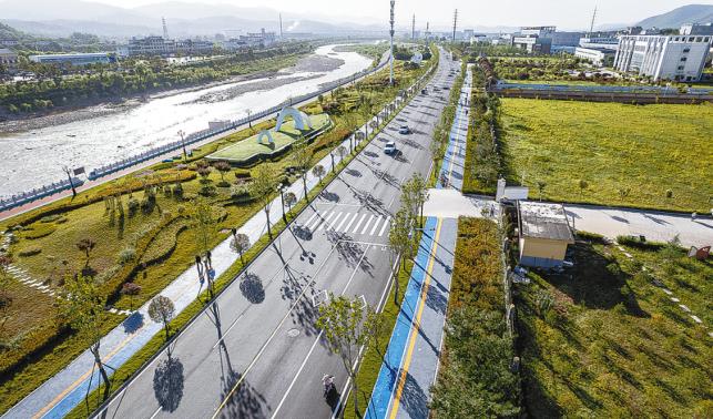 砥礪奮進(jìn)勇爭先 苦干實干譜新篇