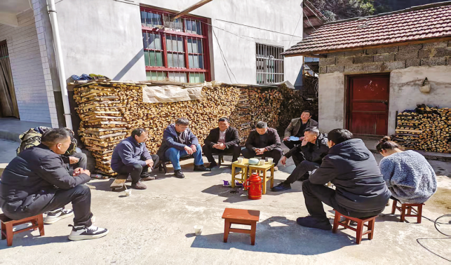 “鄰里小院”架起干群連心橋